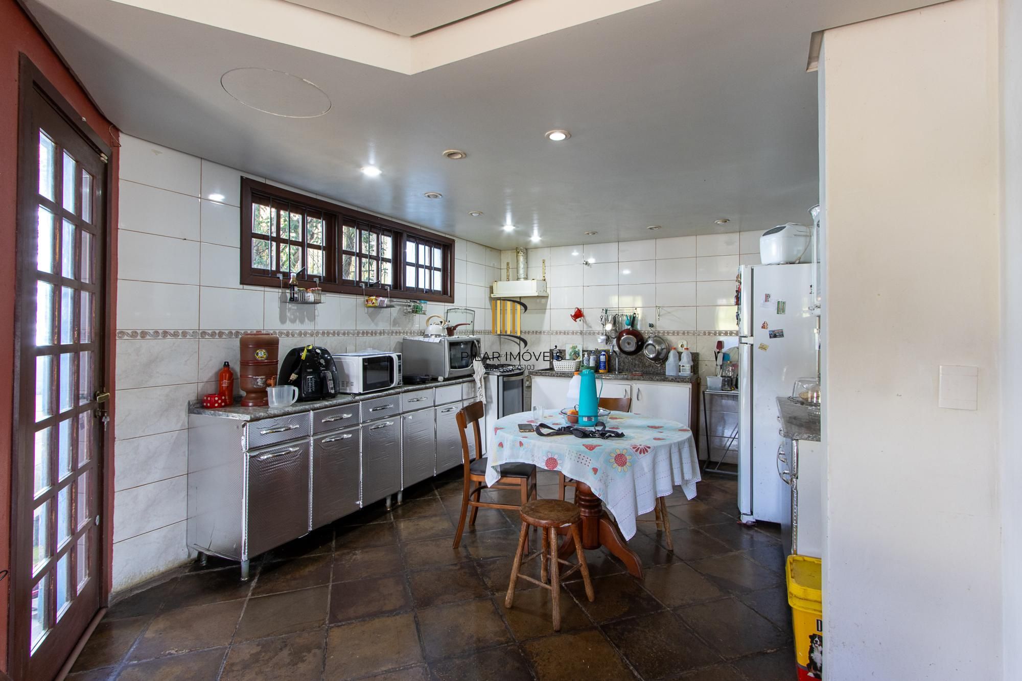Casa 4 dormitórios no bairro Vila Nova
