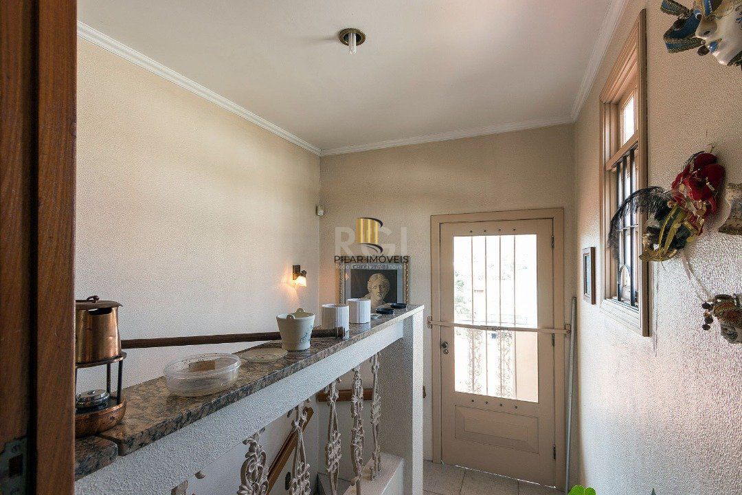 Casa para Venda - 320m², 5 dormitórios, sendo 2 suites, 3 vagas - Tristeza