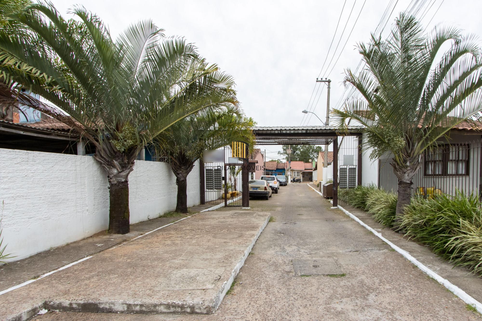 Casa terrea de 2 dormitórios, em excelente localização, amplo pátio e local tranquilo.