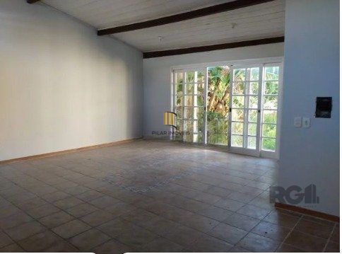 Casa ampla com pátio no Bairro Cristal, com 4 quartos