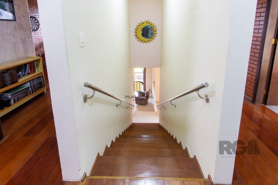 Casa para Venda - 220m², 3 dormitórios, sendo 2 suites, 5 vagas - Espirito Santo