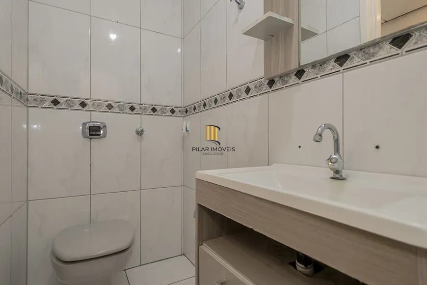 Apartamento de 2 quartos, no Bairro Tristeza, semi-mobiliado, com vaga escriturada.