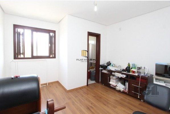 Casa para Venda - 180m², 3 dormitórios, sendo 3 suites, 3 vagas - Hípica