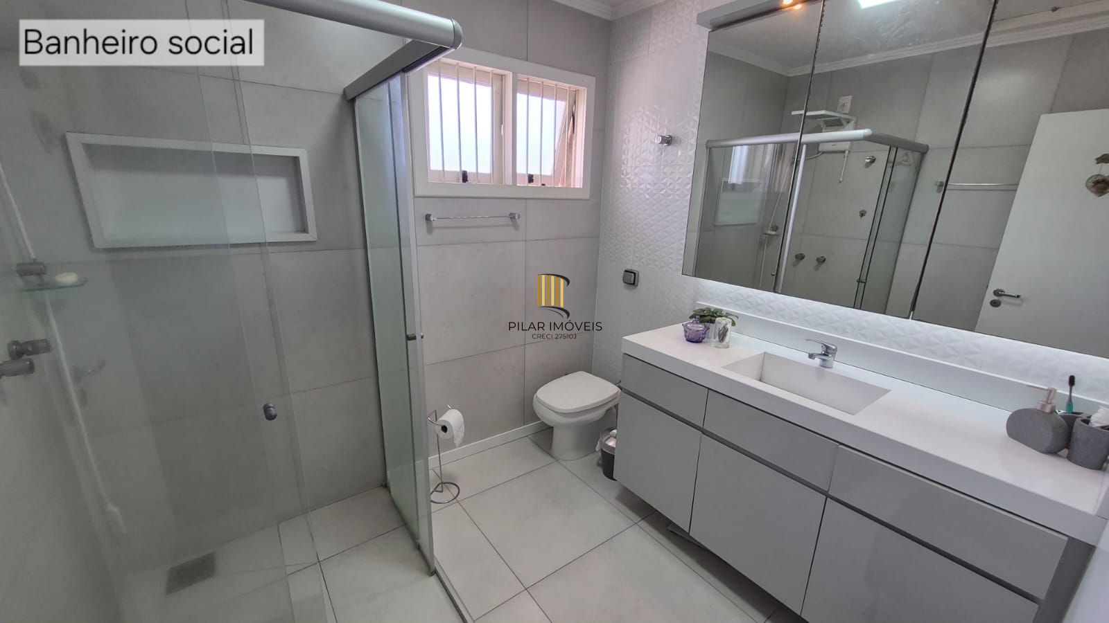 Excelente casa de 4 dormitórios, 1 suíte e 2 vagas em Novo Hamburgo.