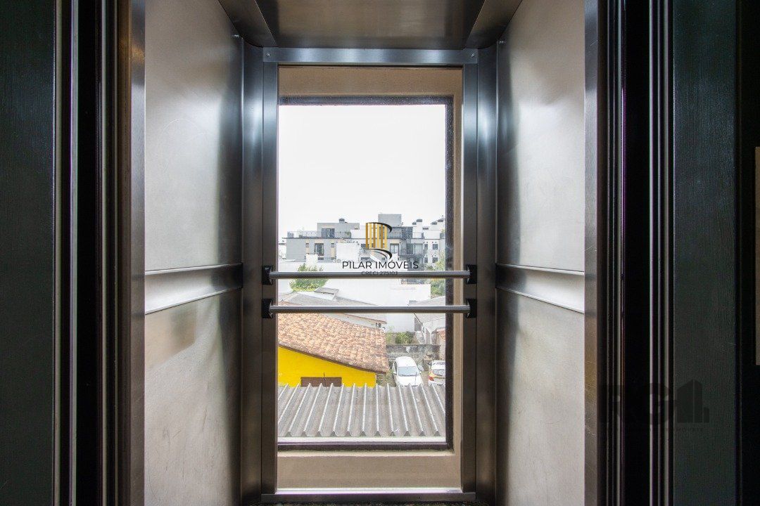 Apartamento semi mobiliado de 3 quartos com suíte no bairro Tristeza junto ao Colégio Mãe de Deus