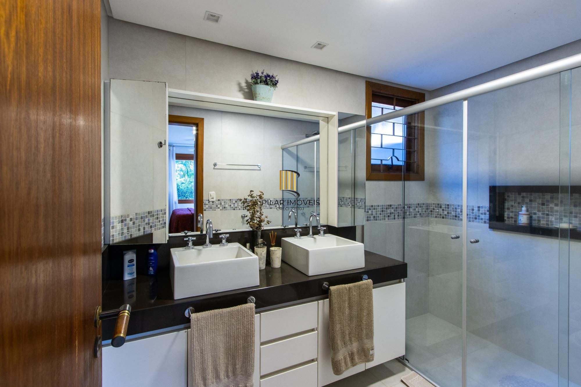 Apartamento de 4 dormitórios, 1 suíte e 2 vagas escrituradas - Bairro Ipanema.