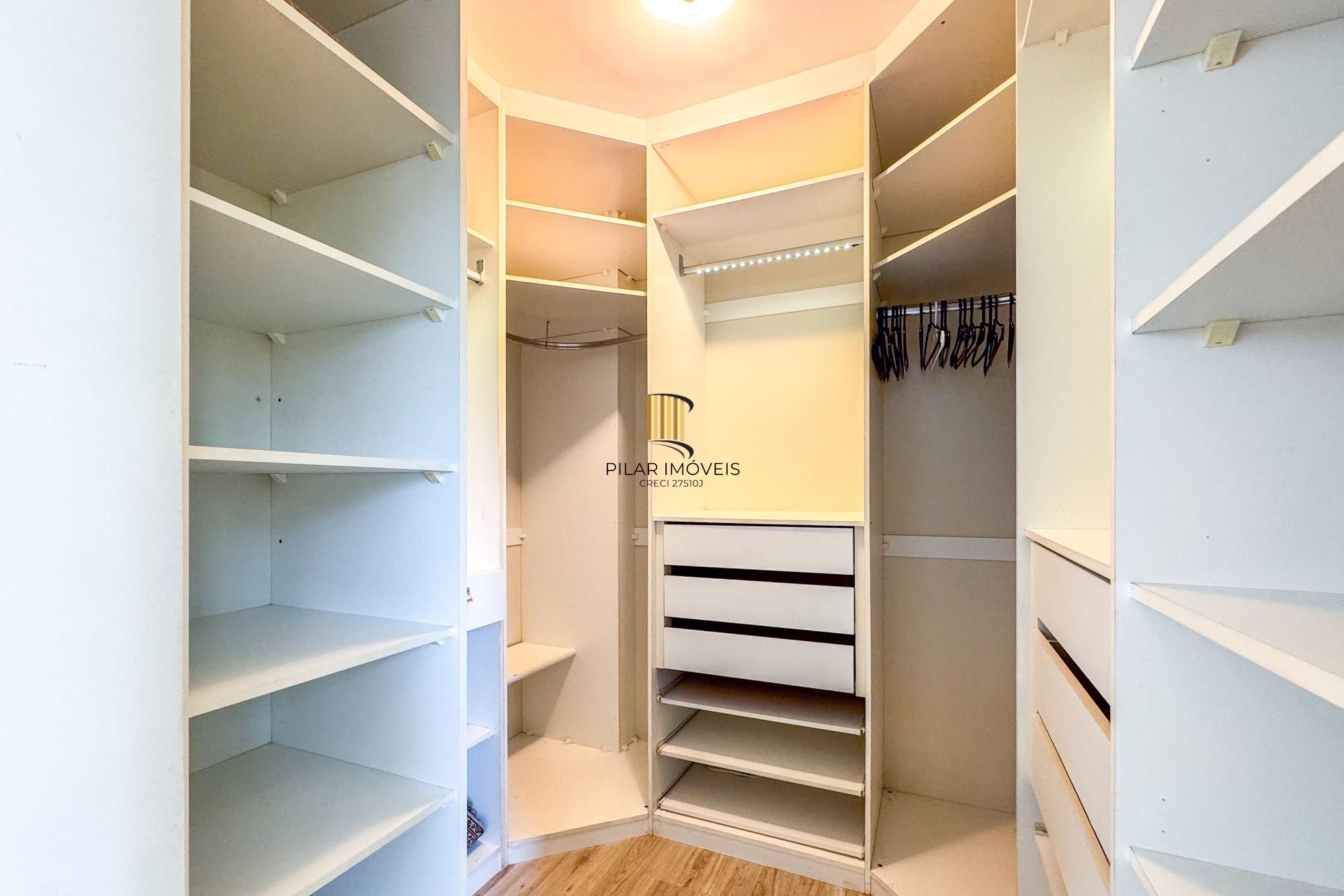 Casa em condomínio Alto Padrão Vila Assunção 03 suítes e 04 Garagens cobertas