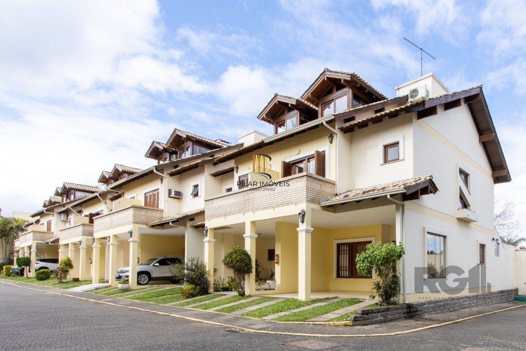 Casa de Condomínio 3 dormitórios no bairro Cavalhada