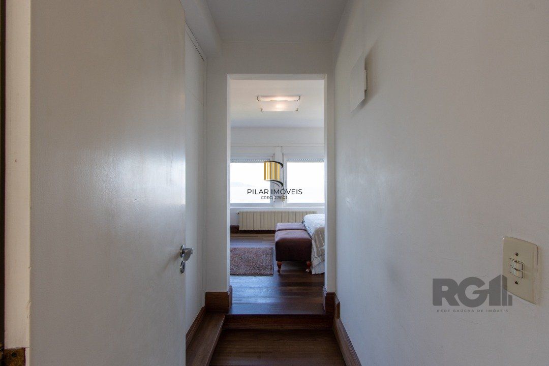 Casa deslumbrante vista do Guaiba, 3 dormitórios, sendo 1 suite master com closet e banheira de hidro com vista para o rio