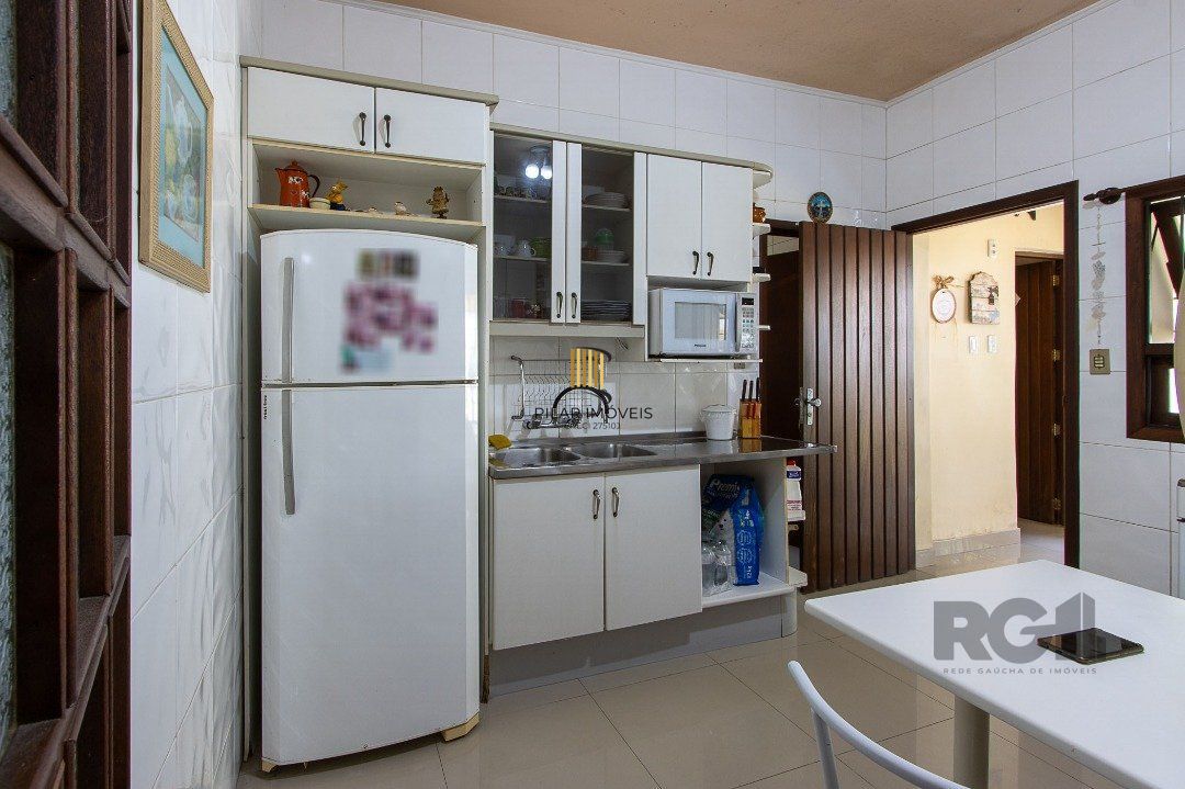 Casa para Venda - 300m², 3 dormitórios, sendo 1 suites, 4 vagas - Nonoai