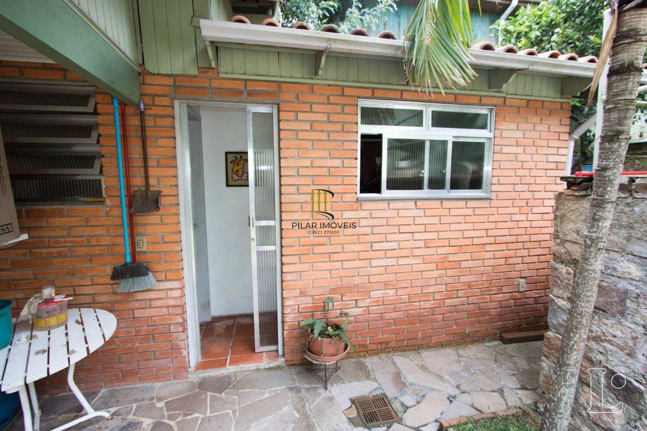 Casa para Venda - 416.89m², 4 dormitórios, sendo 1 suites, 5 vagas - Tristeza