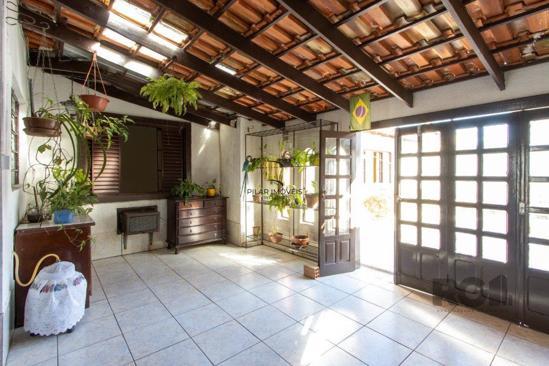 Sobrado para Venda - 170m², 3 dormitórios, sendo 1 suites, 2 vagas - Serraria