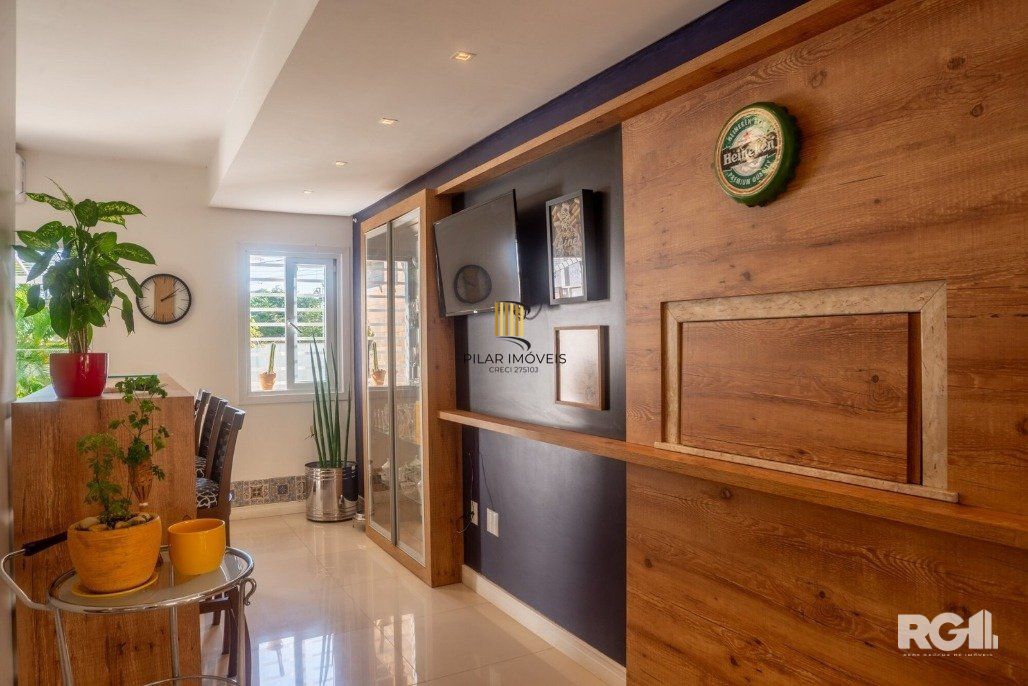 Casa, totalmente mobiliada, 3 dormitórios, 1 uma suíte com closet e sacada