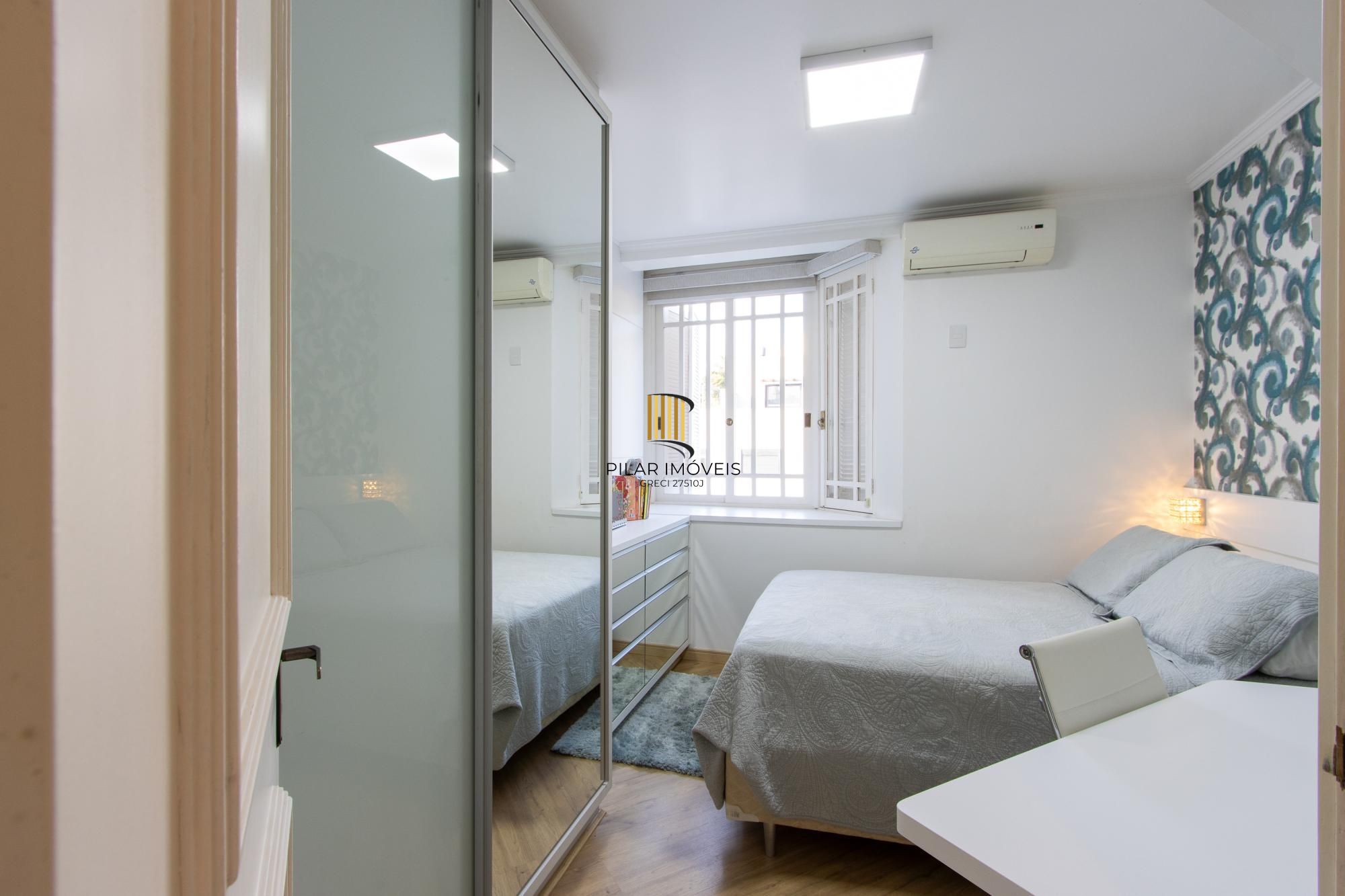 Oportunidade - Casa  Confortável de 3 Dormitórios na Zona Sul de Porto Alegre.