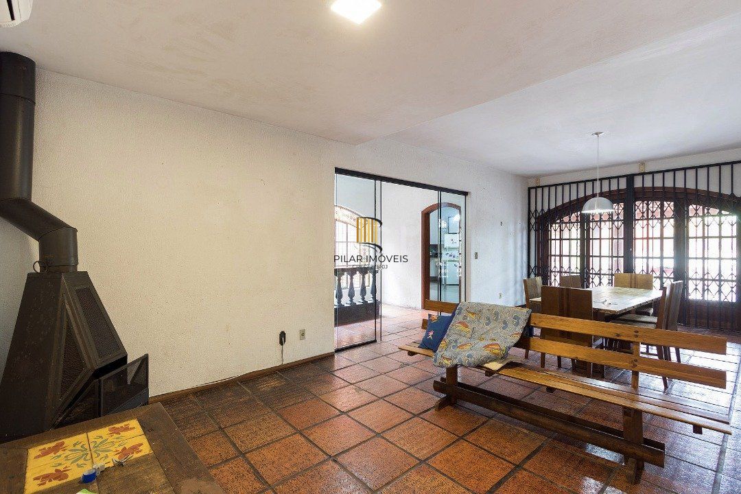 Casa para Venda - 430m², 4 dormitórios, sendo 1 suites, 5 vagas - Cristal