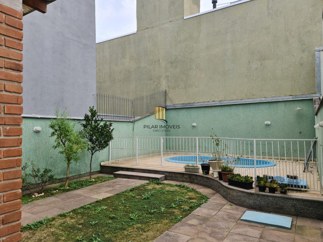 Casa 3 dormitórios no bairro Hípica