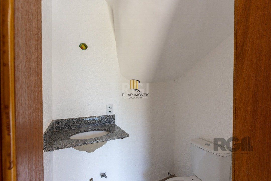 Casa 3 dormitórios no bairro Guarujá