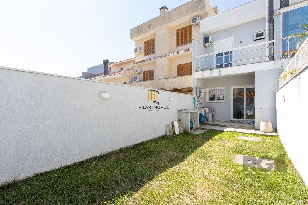 Casa 2 dormitórios no bairro Guarujá