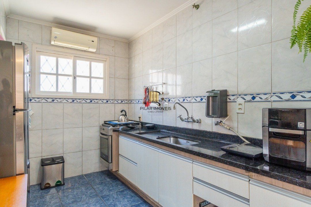 Casa 3 dormitórios I Suíte Master I vaga p/5 carros I Bairro Cavalhada