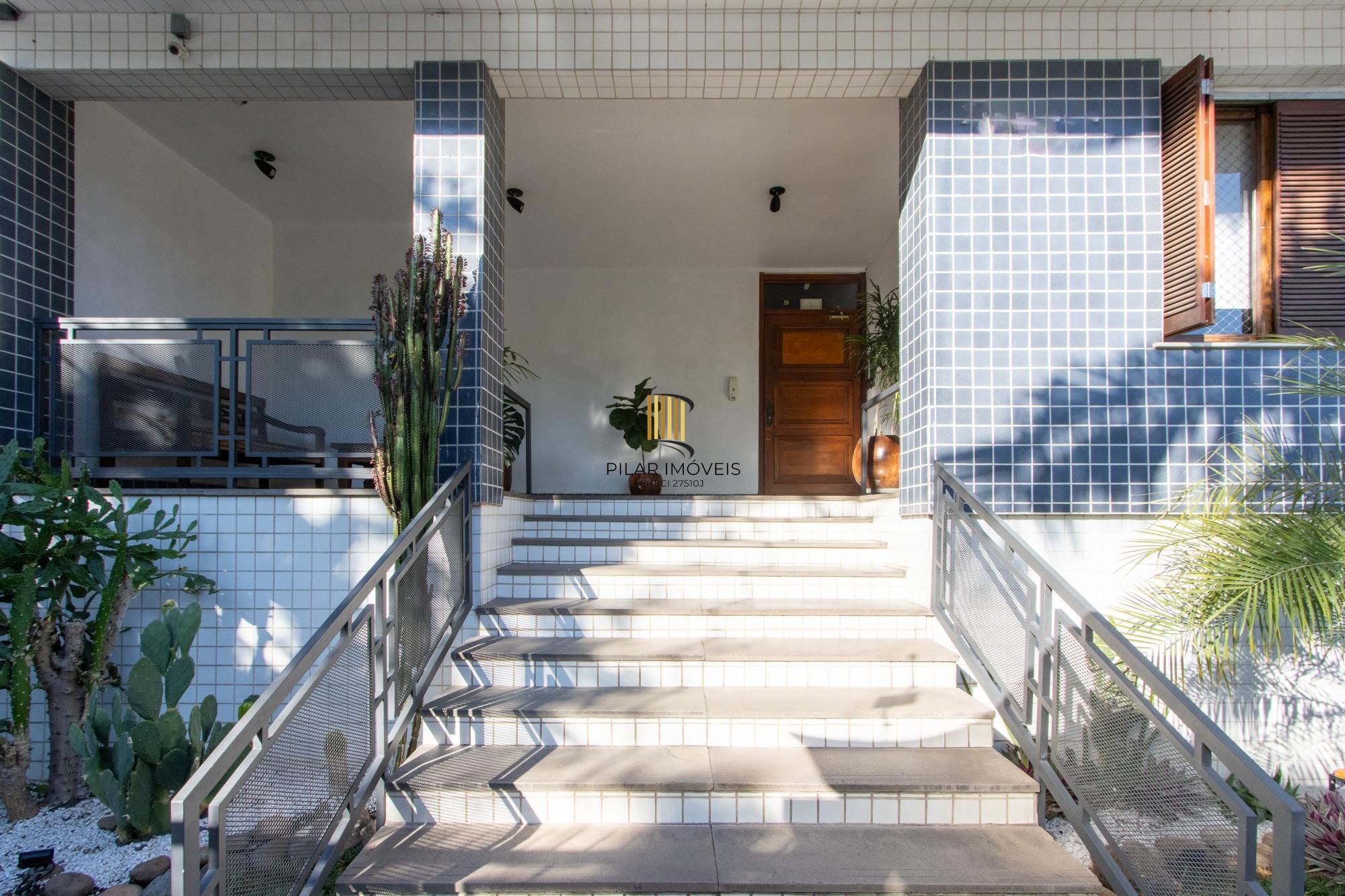 Apartamento com 2 dormitórios com 74m² e 1 vaga e no Menino Deus