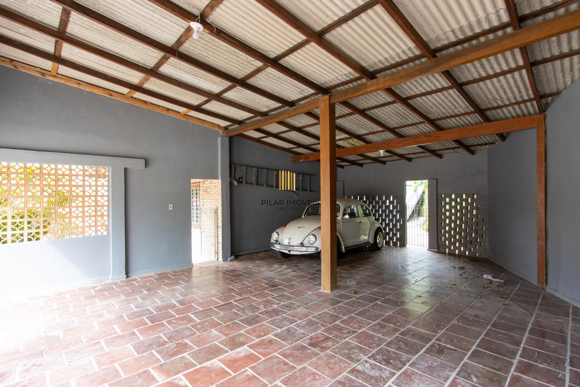 Casa para Venda - 235m², 2 dormitórios, 4 vagas - Cavalhada
