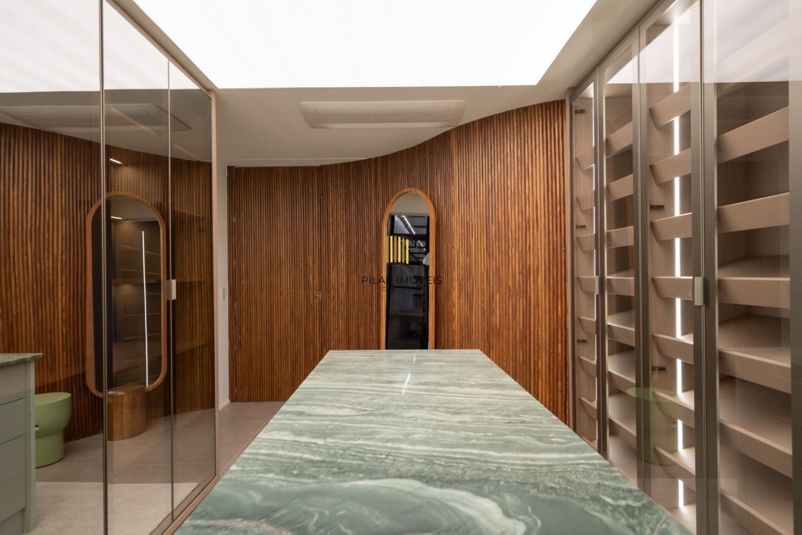 Cobertura para Venda - 483.85m², 3 dormitórios, sendo 3 suites, 4 vagas - Vila Assunção