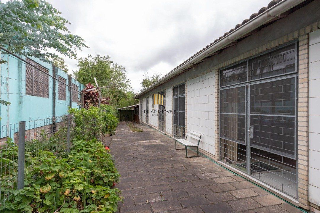 Casa para Venda - 200.81m², 4 dormitórios, sendo 1 suites, 5 vagas - Tristeza