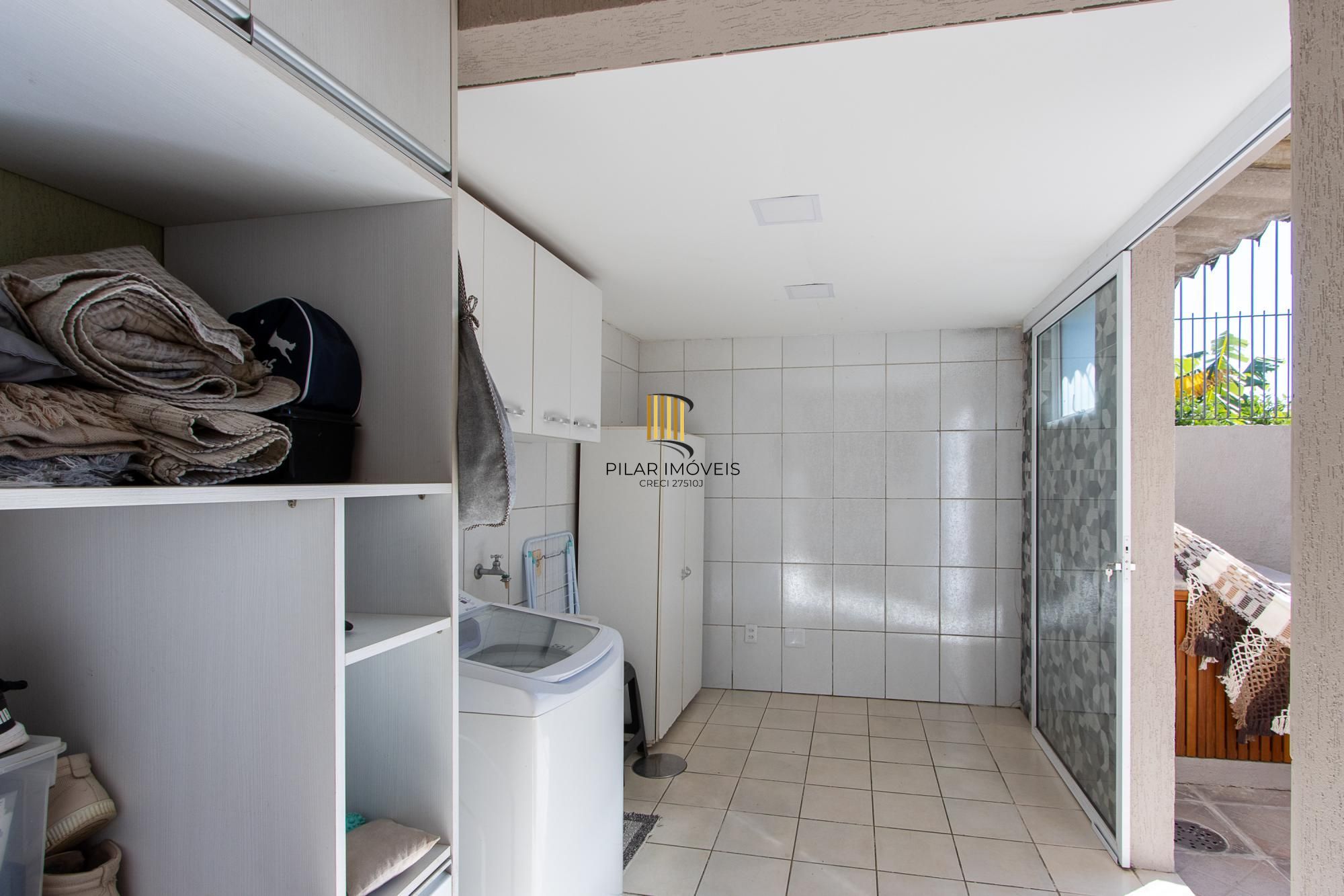 Casa em condomínio fechado, 104m² privativos, 2 quartos, 1 vaga, bairro Camaquã