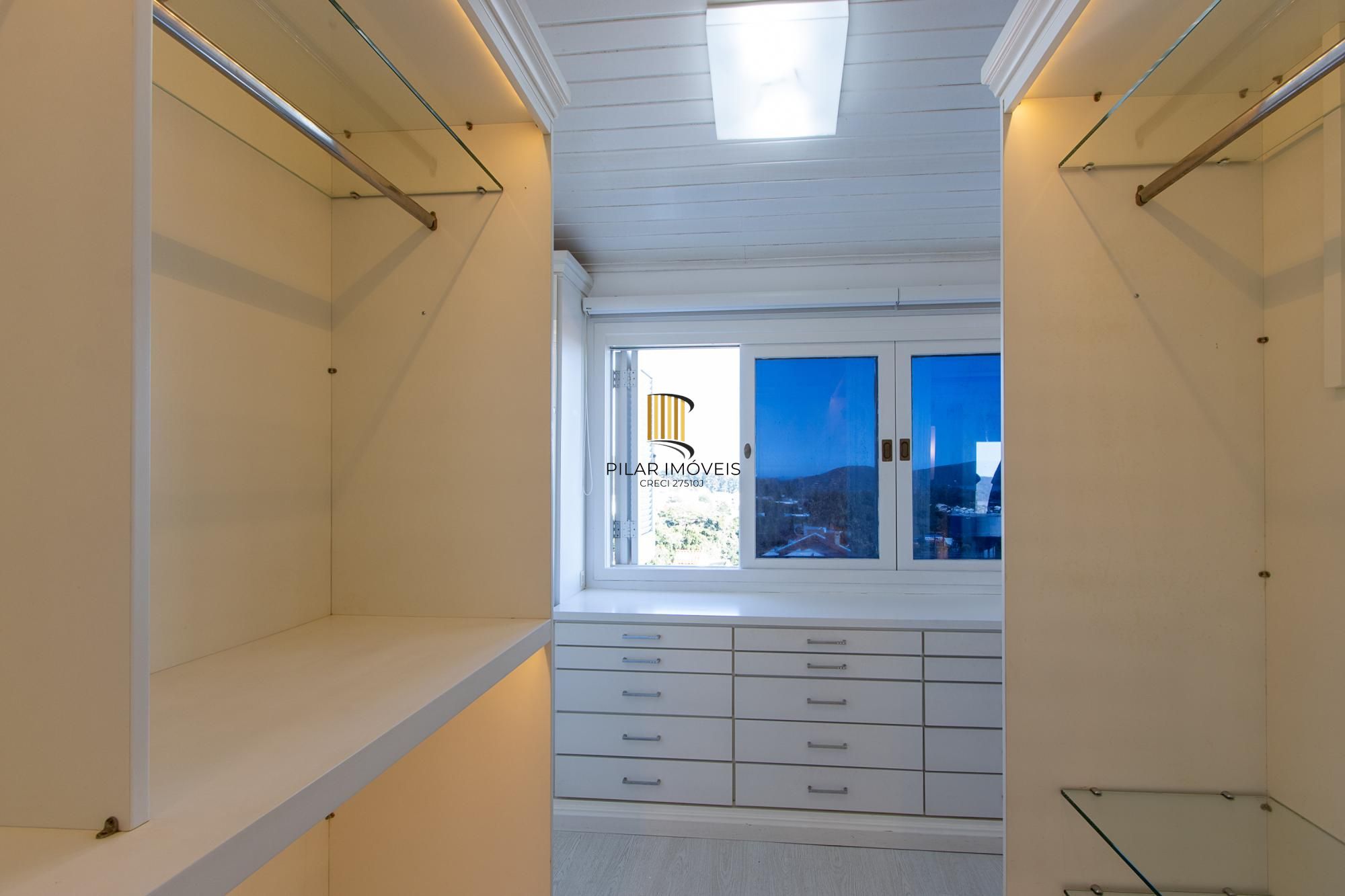 Casa com 4 dormitórios no Espírito santo