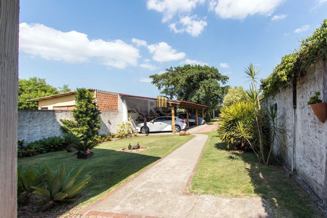 Casa para Venda - 250m², 3 dormitórios, sendo 2 suites, 3 vagas - Ponta Grossa