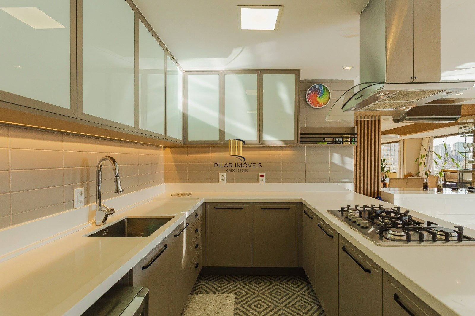 3 dormitórios, com 2 vagas no Life Square Menino Deus!