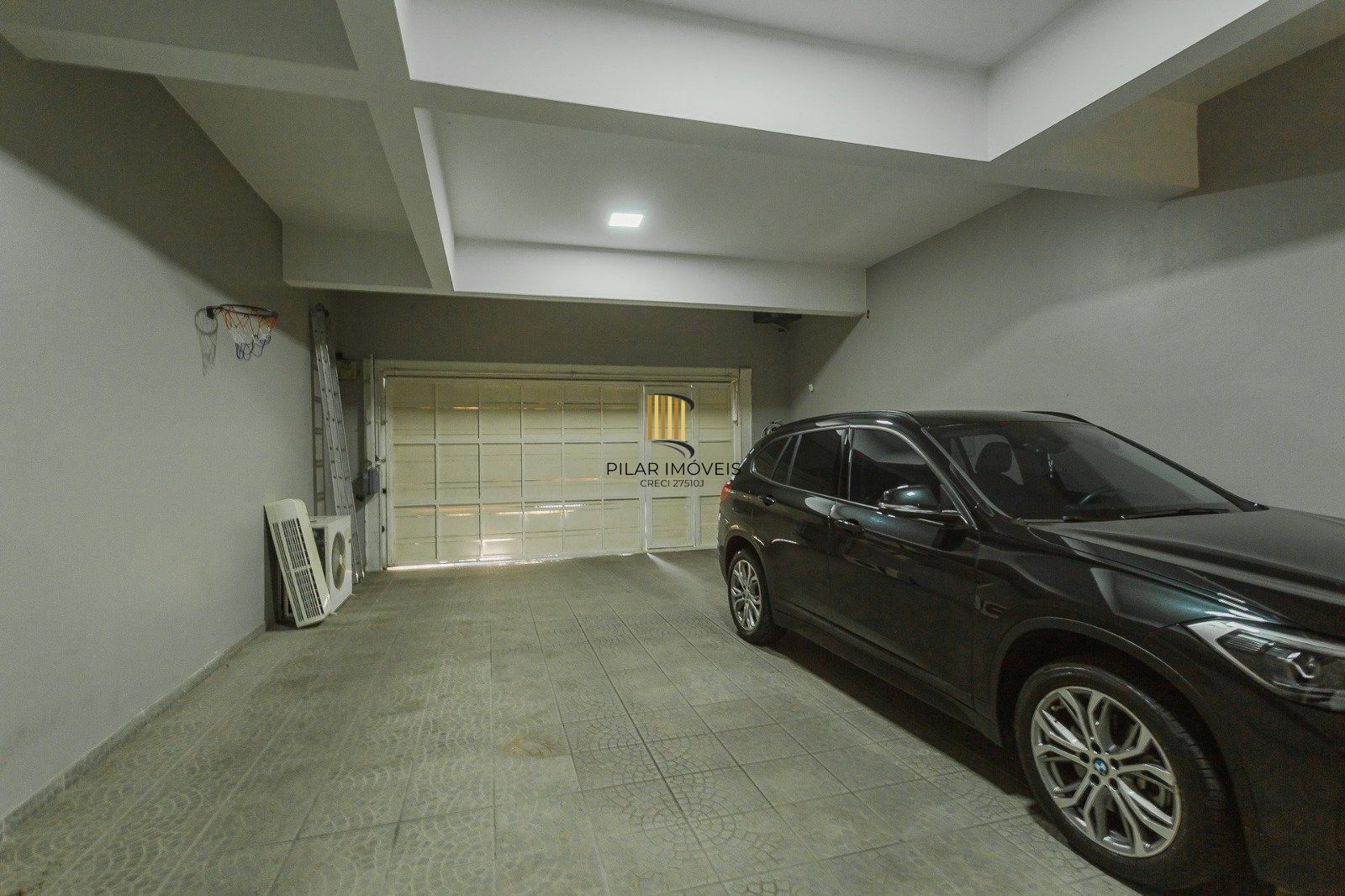 Casa Imponente com 5 Dormitórios (3 Suítes) no Bairro Chácara das Pedras