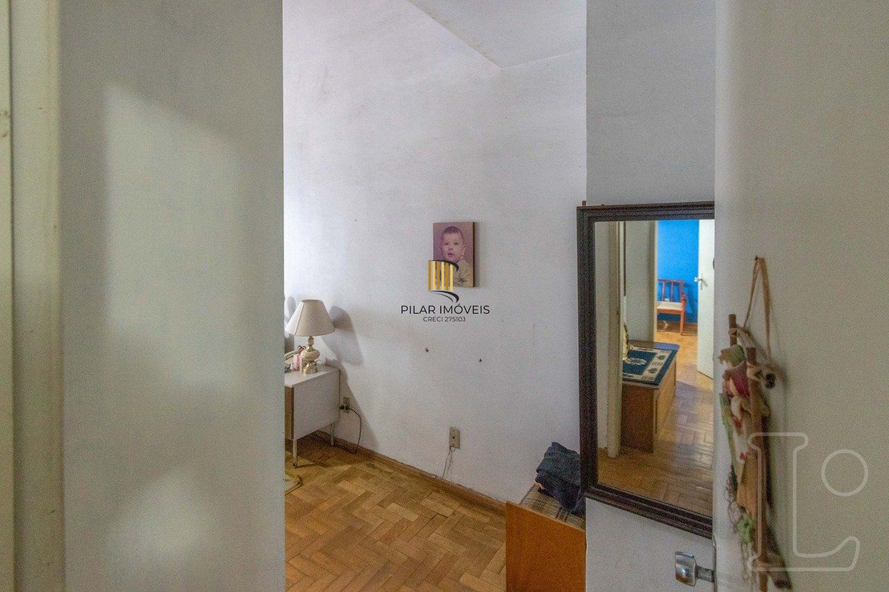 Sobrado para Venda - 241m², 4 dormitórios, sendo 1 suites, 1 vaga - Camaquã