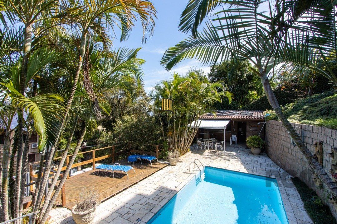 Casa deslumbrante vista do Guaiba, 3 dormitórios, sendo 1 suite master com closet e banheira de hidro com vista para o rio