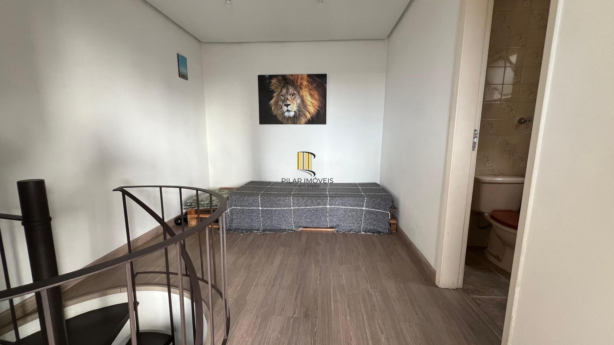 Cobertura no bairro Menino Deus com 01 dormitório sendo suíte