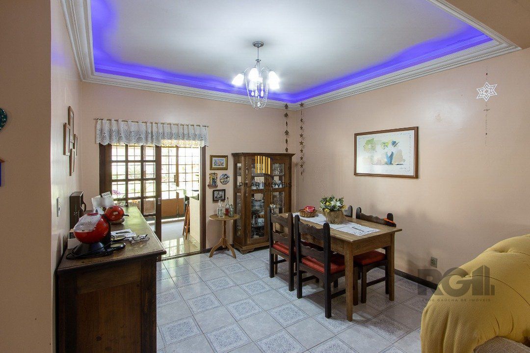 Casa para Venda - 300m², 3 dormitórios, sendo 1 suites, 4 vagas - Nonoai