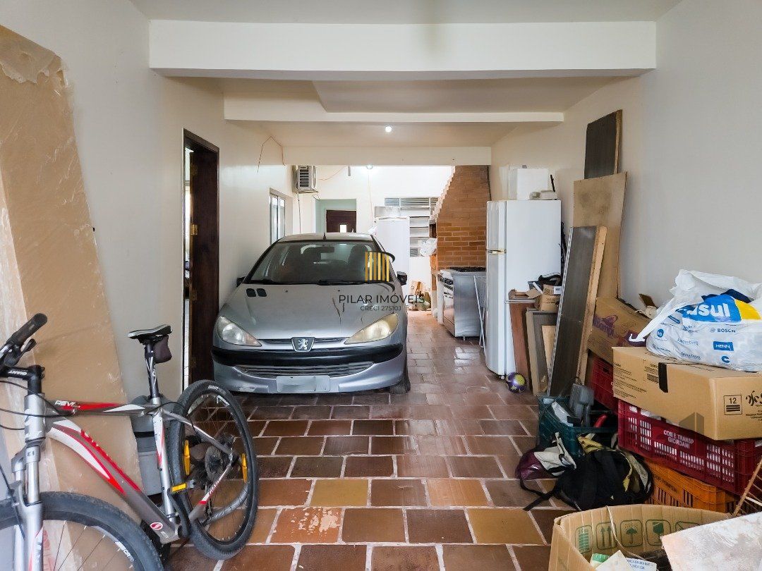 Casa para Venda - 210m², 3 dormitórios, sendo 1 suites, 2 vagas - Tristeza