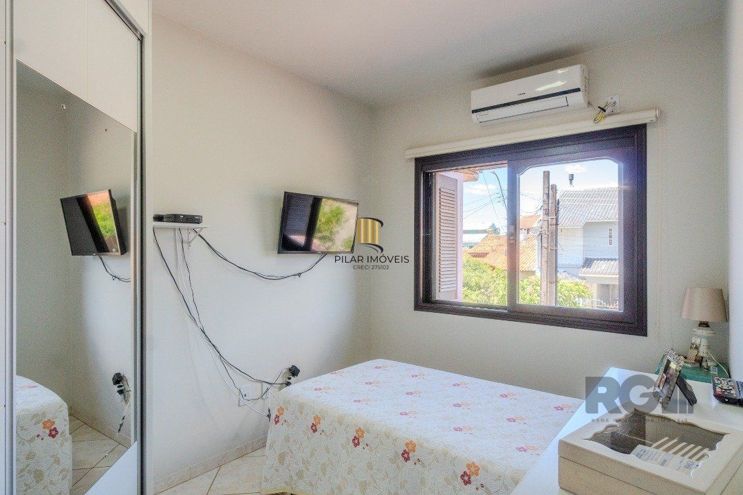 Casa 3 dormitórios no bairro Hípica