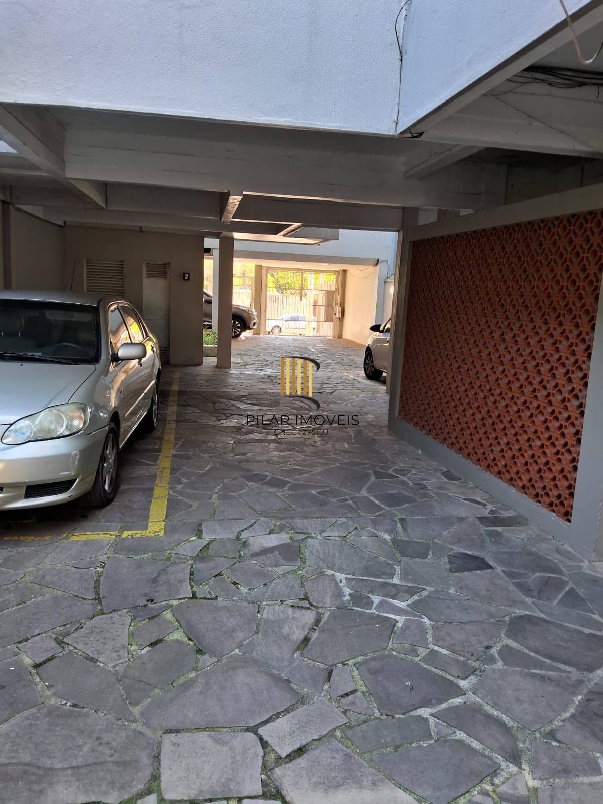 APARTAMENTO JK NO BAIRRO MENINO DEUS - 01 VAGA DE ESTACIONAMENTO - 25M² ÁREA PRIVATIVA