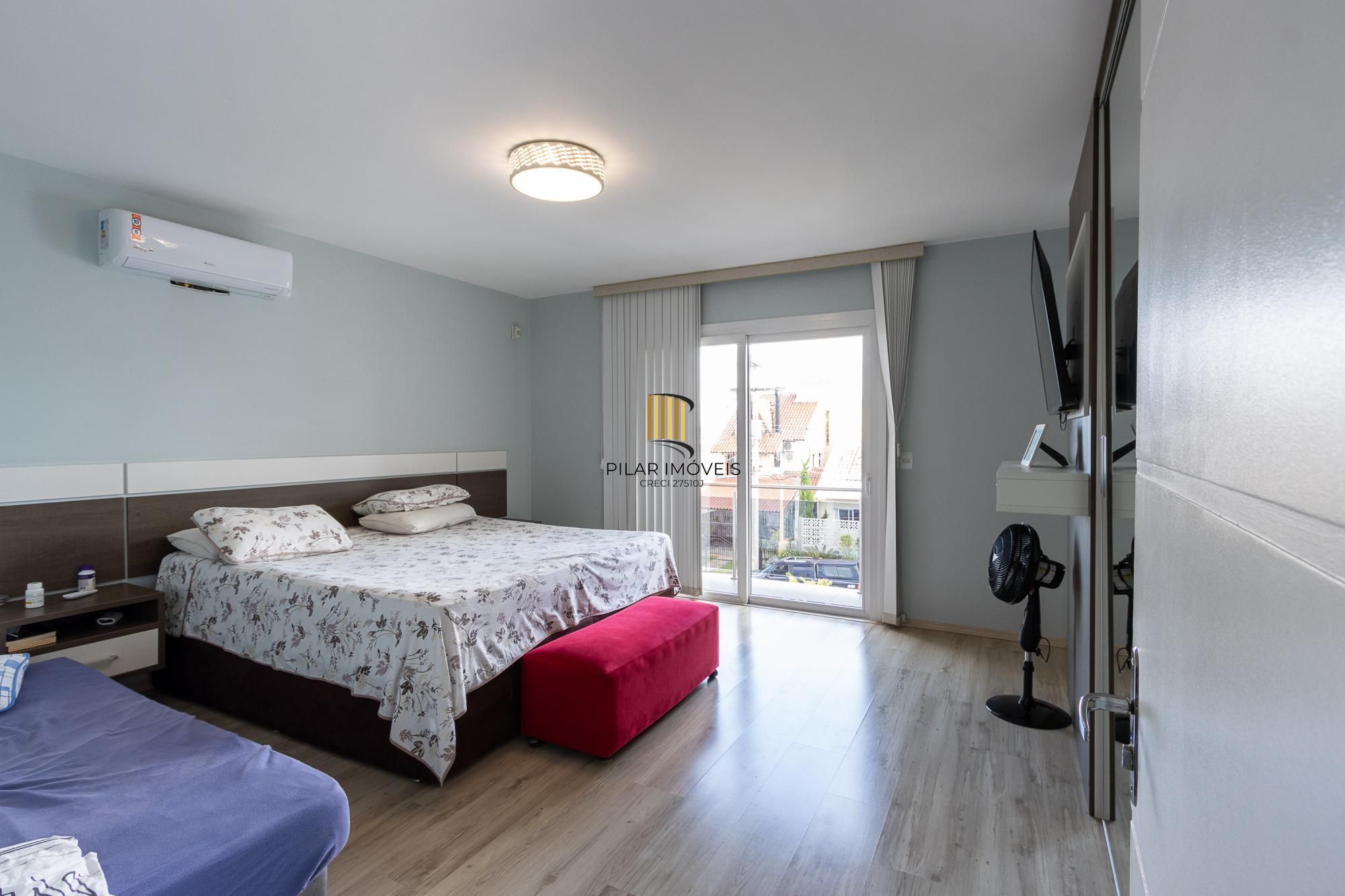 Casa 3 dormitórios no bairro Hípica