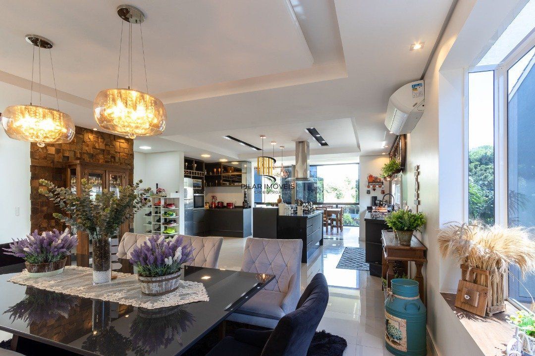 Casa para Venda - 420m², 3 dormitórios, sendo 3 suites, 8 vagas - Ipanema
