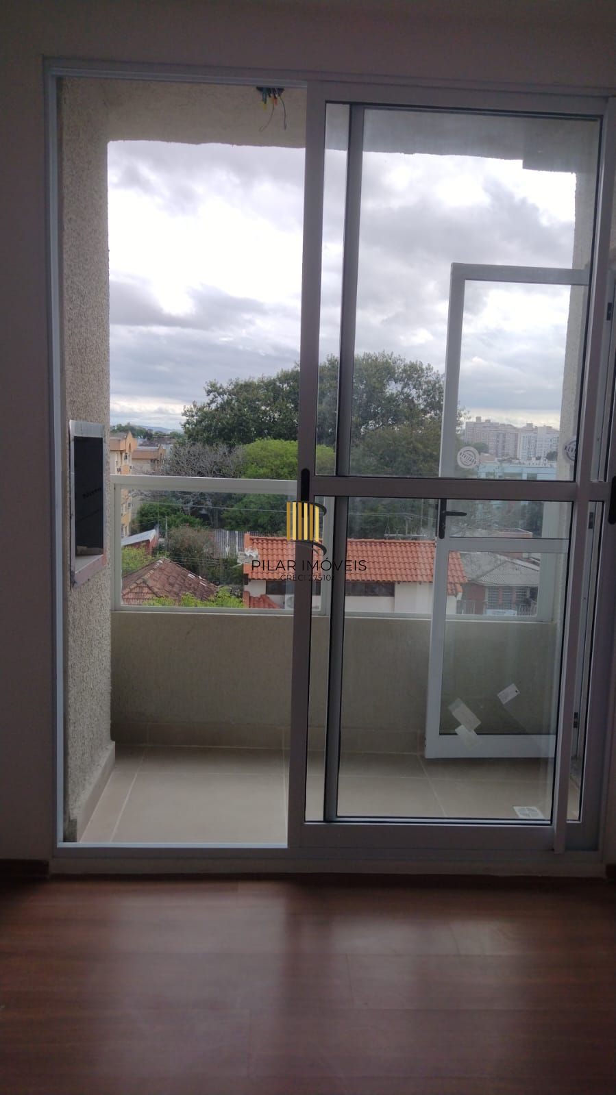 Apartamento no 5 andar de frente com 2 dormitórios