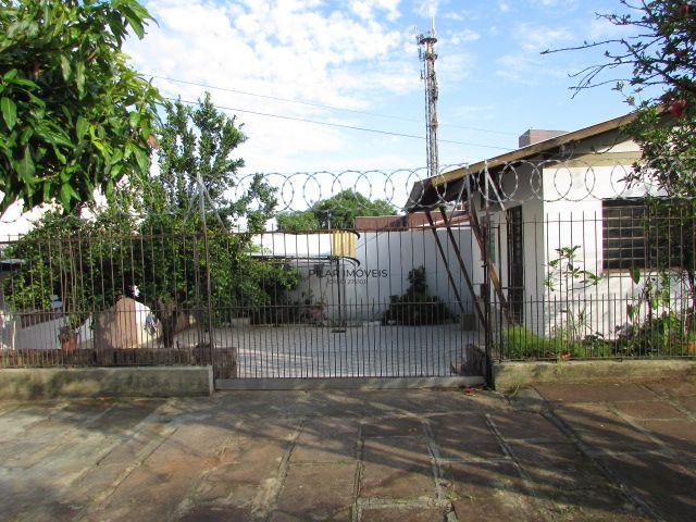 Casa térrea, com 3 dormitórios, 1 suíte, no bairro Nonoai.