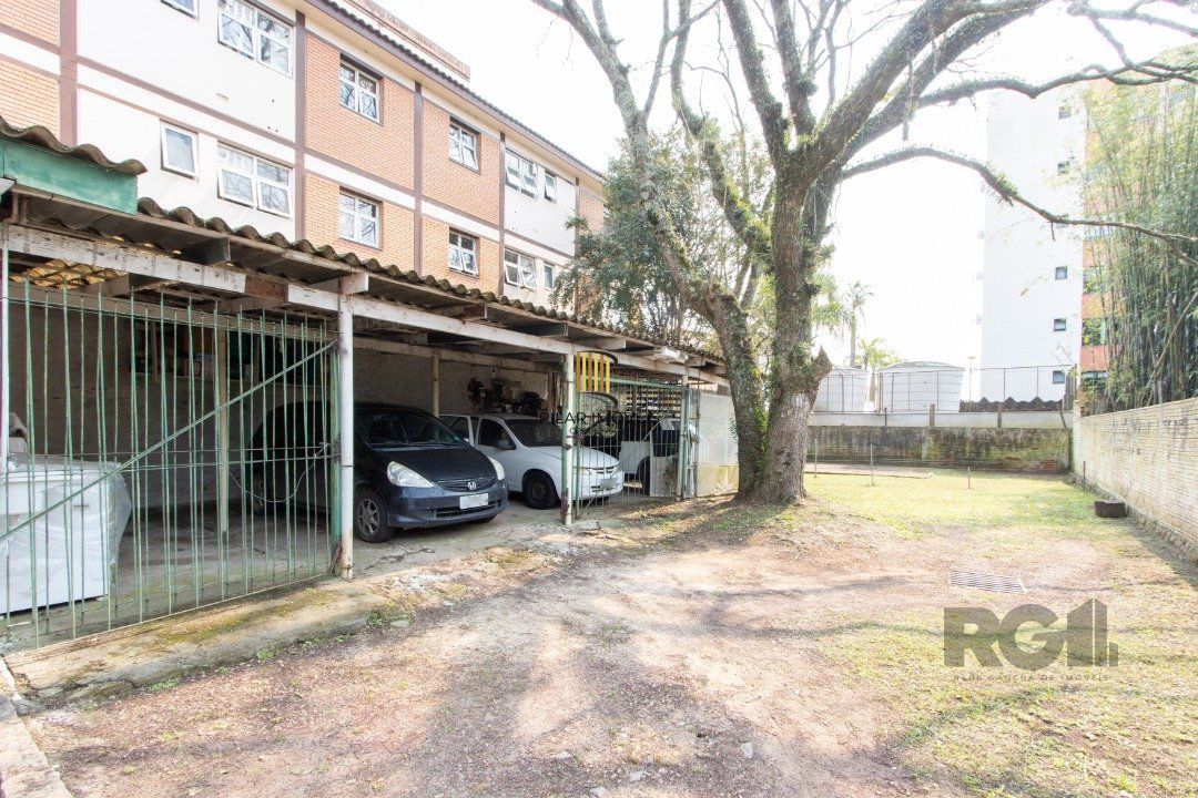 Casa 7 dormitórios no bairro Camaquã