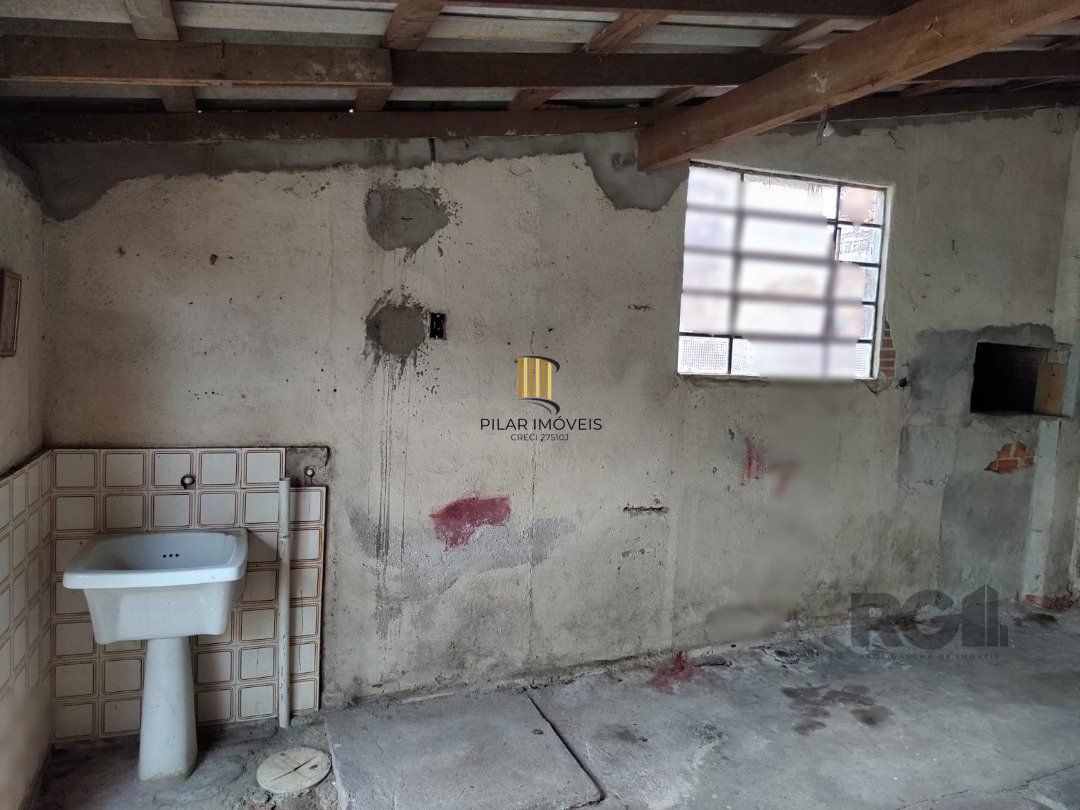 Casa para Venda - 247.37m², 4 dormitórios, 4 vagas - Partenon