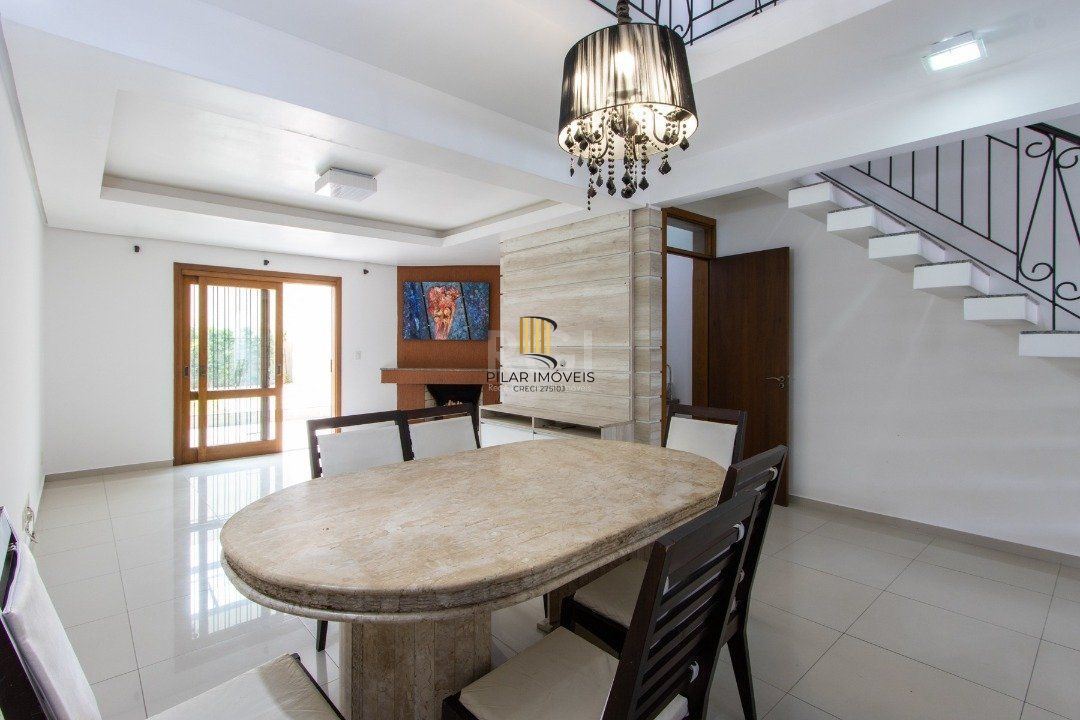 Casa para Venda - 204m², 3 dormitórios, sendo 3 suites, 2 vagas - Espirito Santo