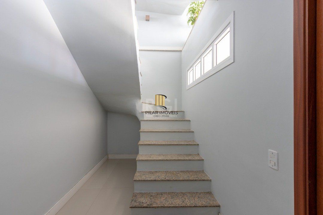 Casa para Venda - 168m², 3 dormitórios, sendo 1 suites, 2 vagas - Imperial Park