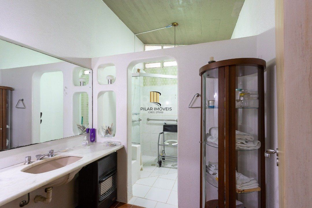 Casa para Venda - 600m², 3 dormitórios, sendo 1 suites, 8 vagas - Vila Assunção
