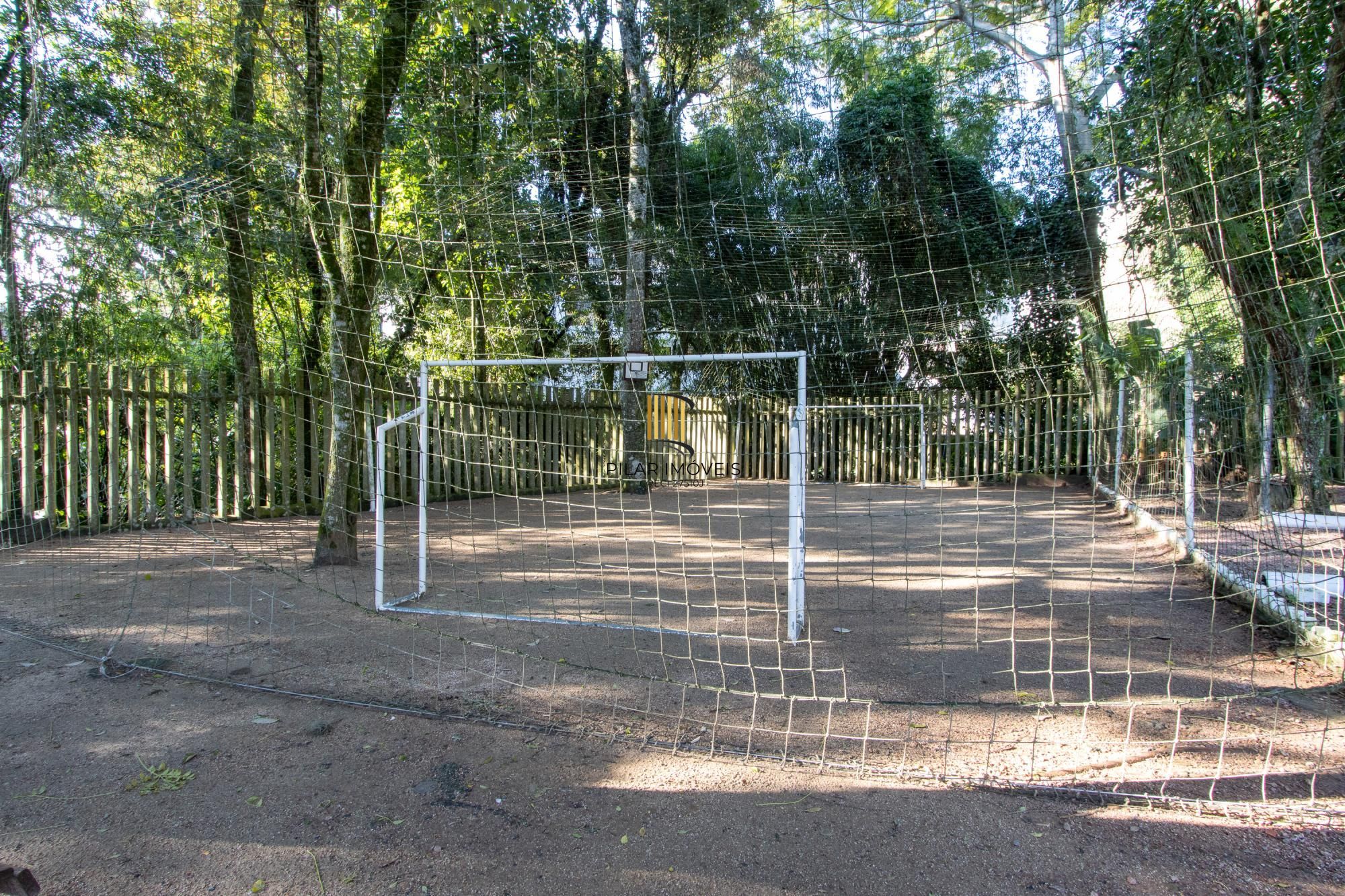 Casa em condomínio, com 3 quartos, com suíte, 2 vagas cobertas, churrasqueira, no Bairro Nonoai.