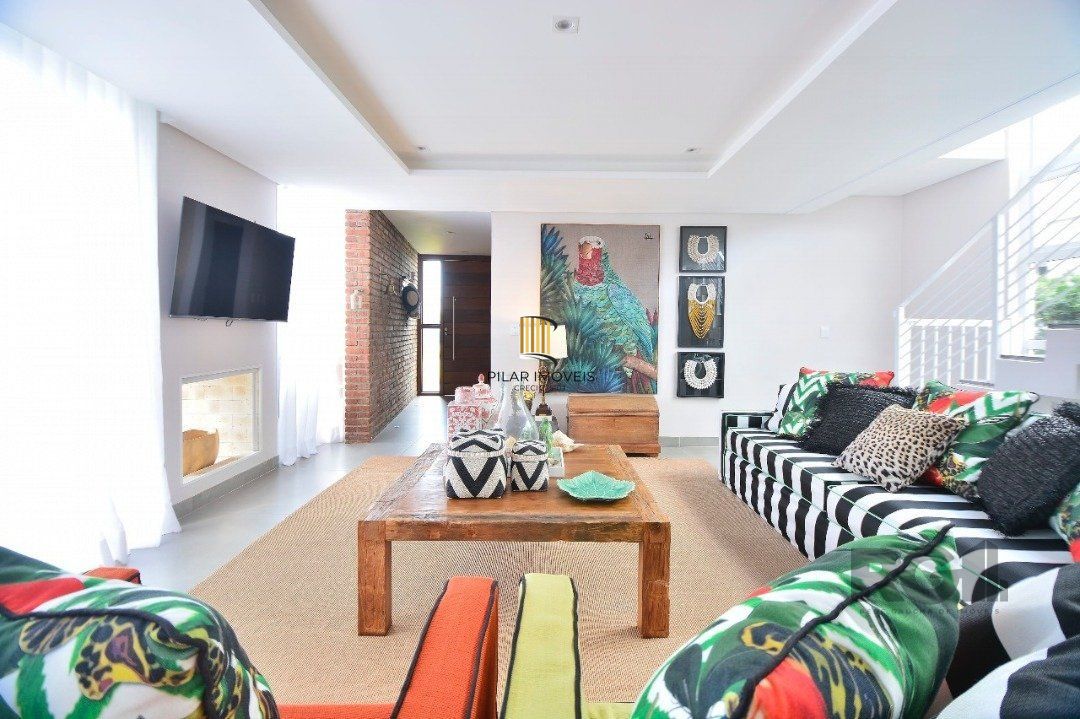 Excelente Sobrado de esquina,  com vista para o lago,  próximo ao clube social, no Condomínio Acqualina Beach,  localizado na praia de Maristela , em Xangri-La,.  Possui 4 dormitórios, sendo 3 suítes,